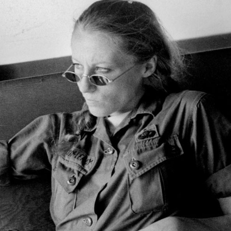 catherine-leroy-french-photographer-war-reporter-parachustist-us-vietnam-war