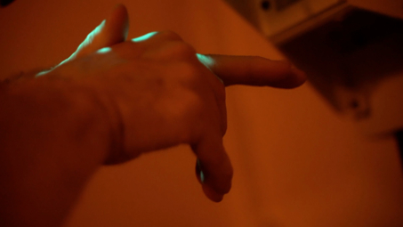 Guillaume Geneste : La chambre noire, un lieu intime pour trouver le beau en dialogue avec le photographe